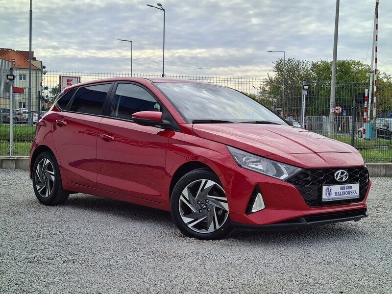 Używany Hyundai i20 100 KM (73 kW) 2021 Czerwony ciemny (metalik) Hatchback