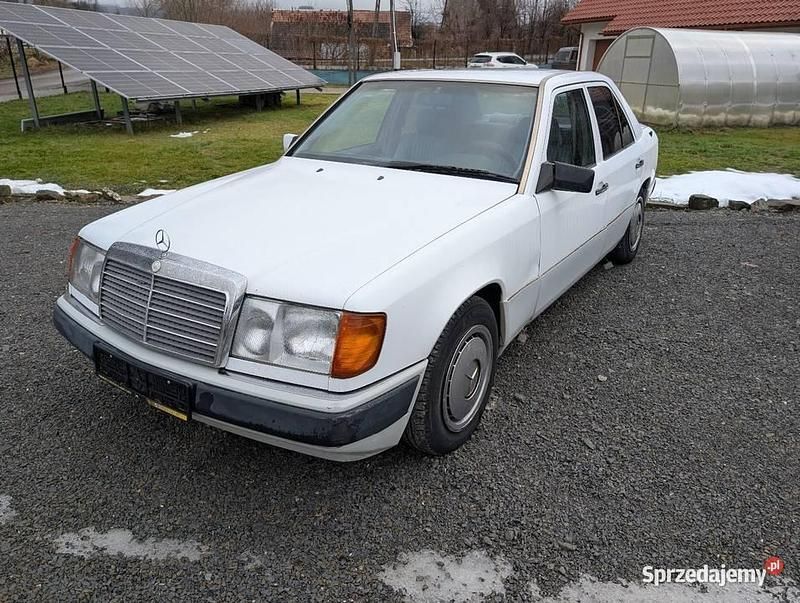 Używany 1990 Mercedes E200 Sedan/Limuzyna | 13 000 zł - Obraz 1/4