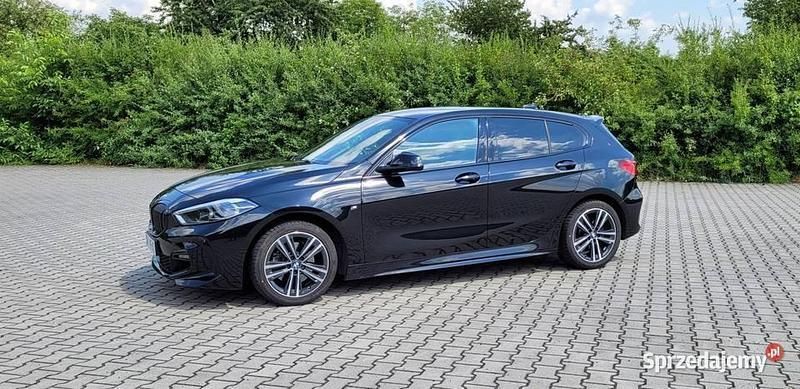Czarny Używany 2021 BMW 118 M Sport Hatchback | 78 900 zł (Dobra cena) - Obraz 1/4