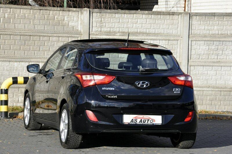 Używany Hyundai i30 Premium 128 KM (94 kW) 2012 Czarny (metalik, perła) Hatchback