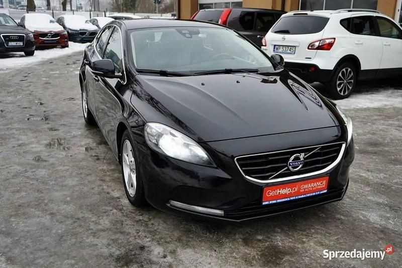 Używany Volvo V40 115 KM (84 kW) 2013 Czarny Sedan/Limuzyna