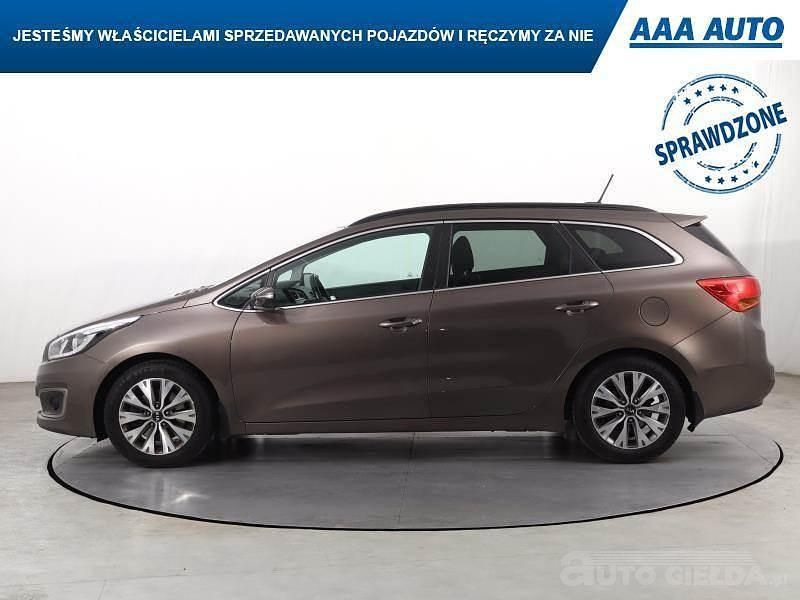 Używany Kia Ceed 135 KM (99 kW) 2015 Brązowy Hatchback