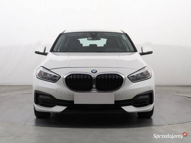 Biały Używany 2022 BMW 116 Hatchback | 71 499 zł (Uczciwa cena) - Obraz 1/4