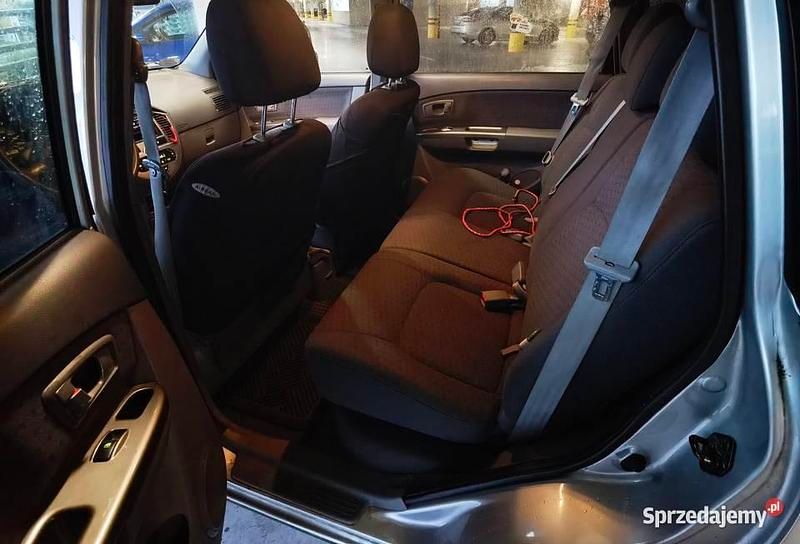 Srebrny Używany 2003 Kia Carens Minivan | 4500 zł - Obraz 1/4