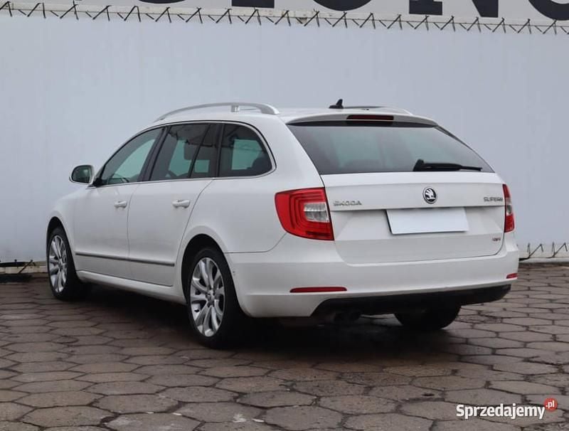 Używany Skoda Superb 2014 Biały Kombi