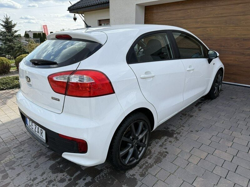 Używany Kia Rio 84 KM (61 kW) 2016 Biały Hatchback