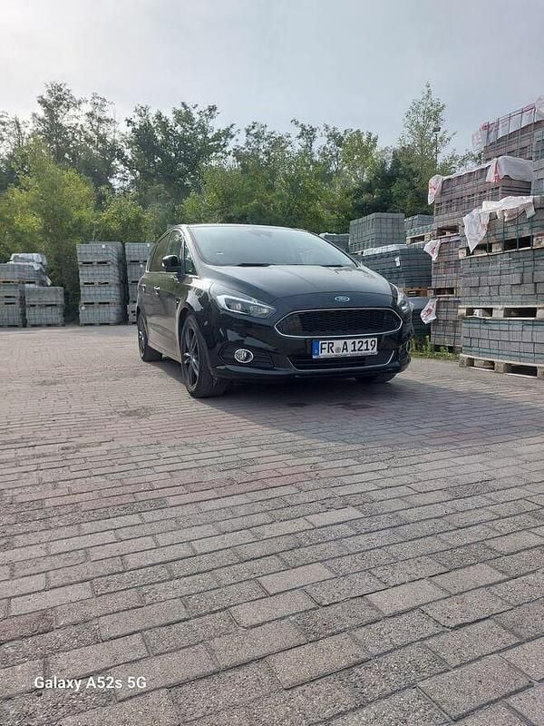 Czarny Używany 2015 Ford S-MAX S Minivan | 45 000 zł (Uczciwa cena) - Obraz 1/4