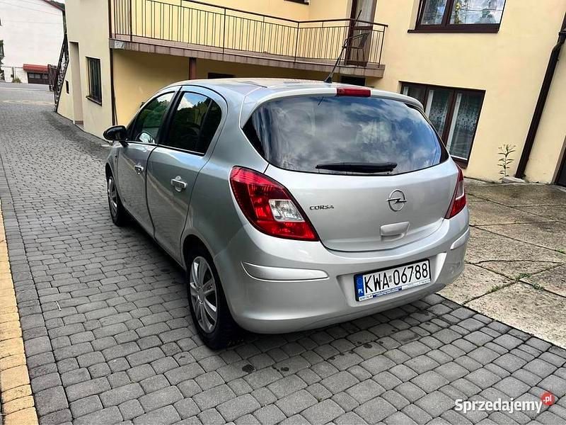 Srebrny Używany 2010 Opel Corsa Hatchback | 10 500 zł (Dobra cena) - Obraz 1/2