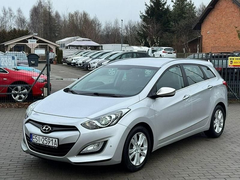 Używany Hyundai i30 128 KM (94 kW) 2012 Srebrny (metalik) Kombi