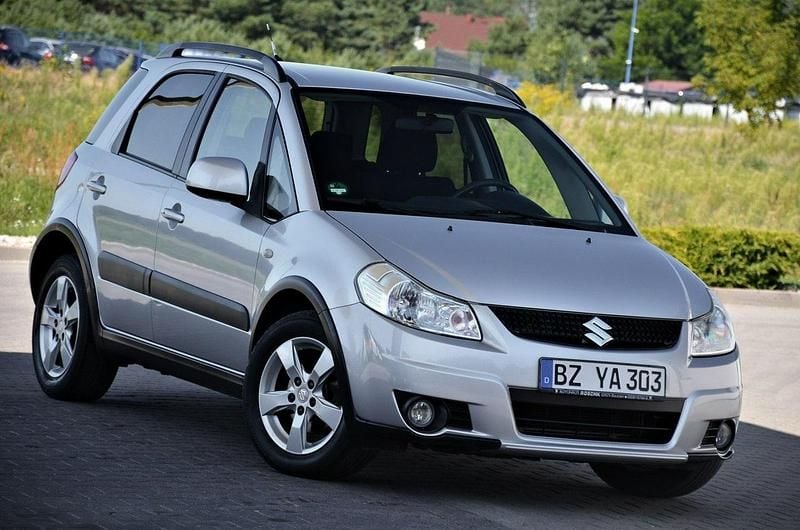 Srebrny (metalik, perła) Używany 2009 Suzuki SX4 SUV | 18 900 zł (Dobra cena) - Obraz 1/4