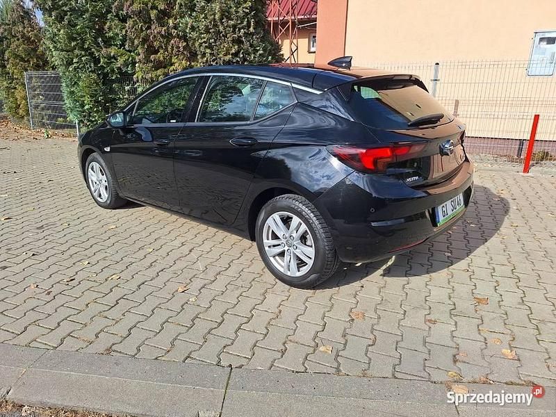 Używany Opel Astra 2016 Czarny Hatchback