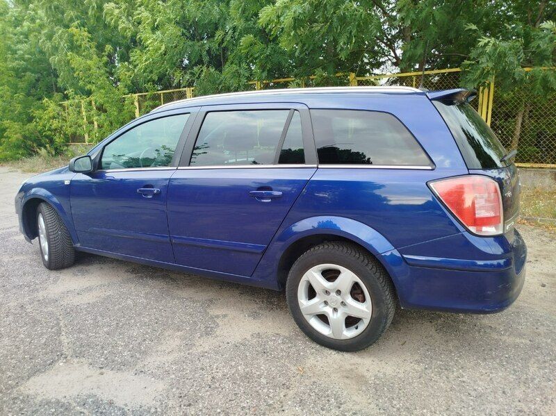Używany Opel Astra 115 KM (84 kW) 2007 Niebieski Sedan/Limuzyna