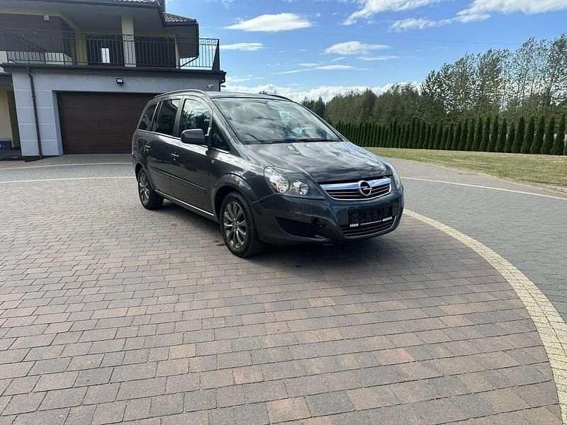 Szary Używany 2011 Opel Zafira Minivan | 19 800 zł (Uczciwa cena) - Obraz 1/4