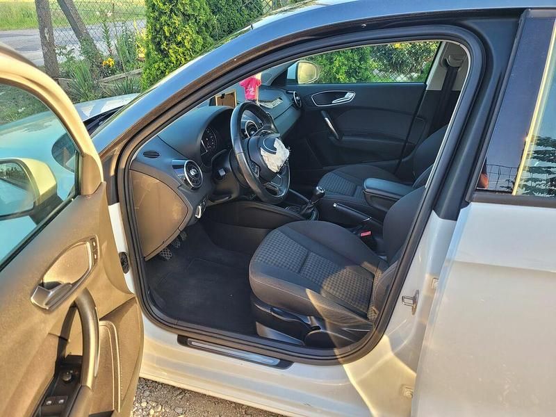 Biały Używany 2012 Audi A1 Hatchback | 14 999 zł - Obraz 1/4