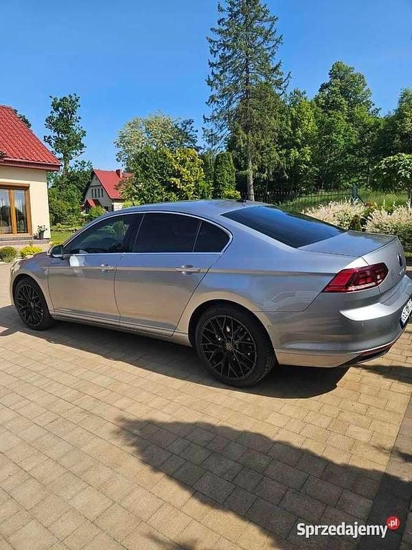 Używany VW Passat 2020 Srebrny Sedan/Limuzyna