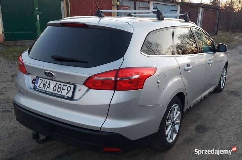 Używany Ford Focus 2017 Srebrny Kombi