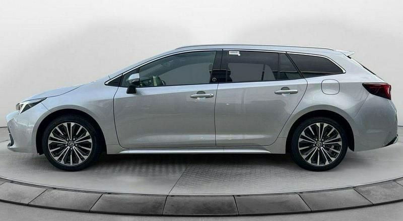 Nowe Toyota Corolla Style 140 KM (102 kW) 2025 Srebrny Kombi
