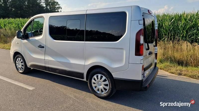 Srebrny Używany 2018 Renault Trafic Van | 79 999 zł (Uczciwa cena) - Obraz 1/4