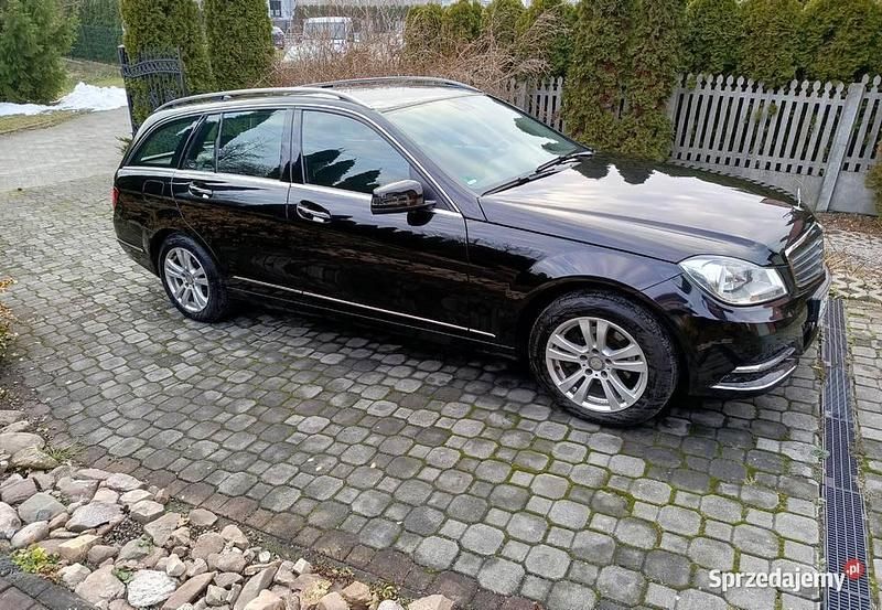 Używany Mercedes A180 2014 Czarny Kombi