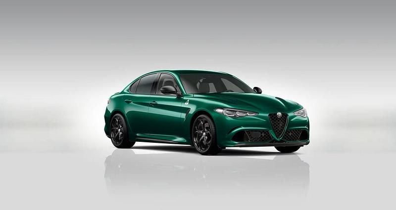 Lakier specjalny zielony montreal green Nowe 2025 Alfa Romeo Giulia Quadrifoglio Sedan/Limuzyna | 391 423 zł (Uczciwa cena) - Obraz 1/3