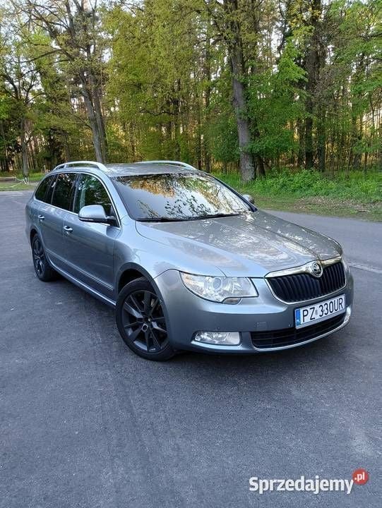Grafitowy Używany 2012 Skoda Superb Kombi | 32 500 zł (Uczciwa cena) - Obraz 1/4