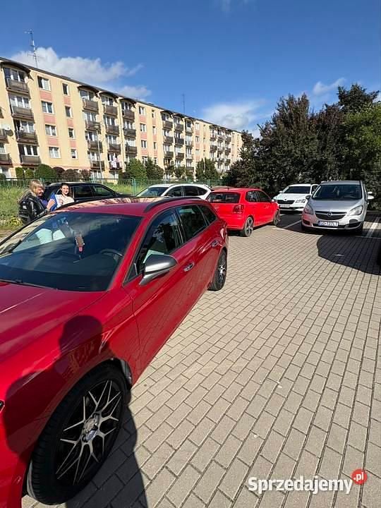 Czerwony Używany 2021 Seat Leon FR Kombi | 73 900 zł (Dość drogi) - Obraz 1/4