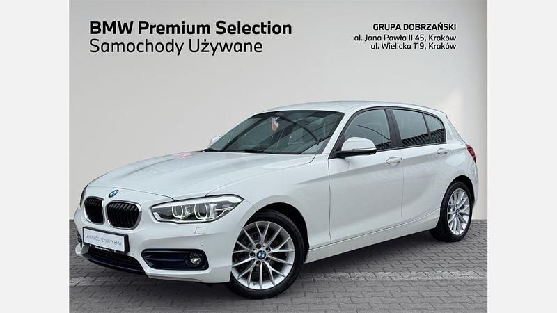 Alpine white 3 Używany 2019 BMW 118 Sport Line Hatchback | 70 750 zł (Uczciwa cena) - Obraz 1/3