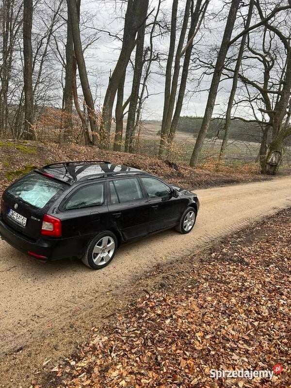 Używany Skoda Octavia 105 KM (77 kW) 2010 Czarny Sedan/Limuzyna