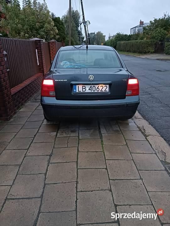 Grafitowy Używany 2000 VW Passat Sedan/Limuzyna | 3500 zł (Uczciwa cena) - Obraz 1/3