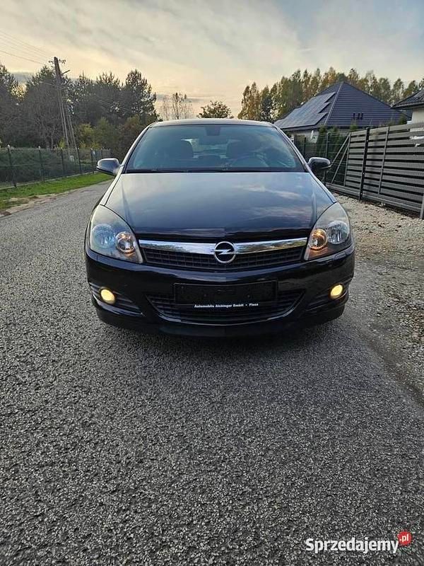 Czarny Używany 2008 Opel Astra GTC Coupe | 12 500 zł (Dobra cena) - Obraz 1/4