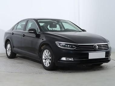 Czarny Używany 2019 VW Passat Sedan/Limuzyna | 65 999 zł (Uczciwa cena) - Obraz 1/4