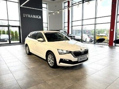 Biały Używany 2022 Skoda Scala Ambition Hatchback | 62 700 zł (Uczciwa cena) - Obraz 1/3