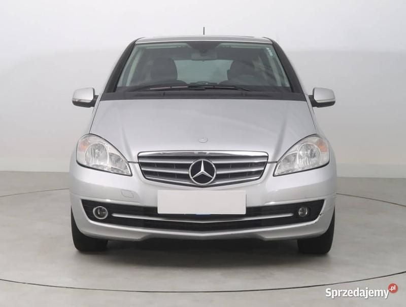 Srebrny Używany 2010 Mercedes A160 Hatchback | 16 999 zł (Uczciwa cena) - Obraz 1/4