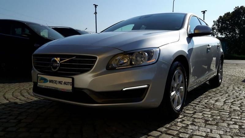 Używany Volvo V60 114 KM (83 kW) 2013 Srebrny metalik Kombi