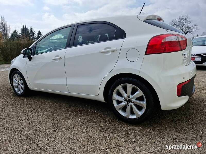 Biały Używany 2015 Kia Rio 2 Hatchback | 33 900 zł (Uczciwa cena) - Obraz 1/4