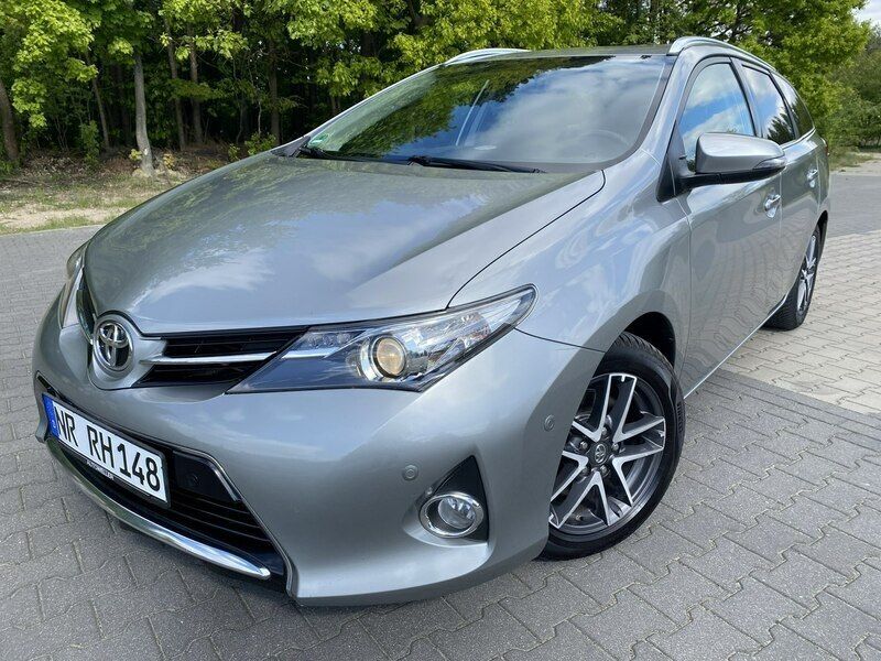 Szary (metalik) Używany 2015 Toyota Auris Kombi | 39 900 zł (Uczciwa cena) - Obraz 1/4