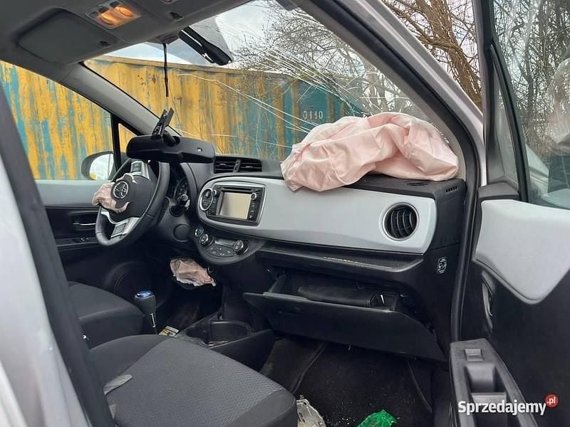 Używany 2014 Toyota Yaris Hybrid | 13 400 zł - Obraz 1/4