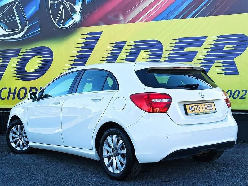 Używany Mercedes A180 122 KM (89 kW) 2013 Biały Hatchback