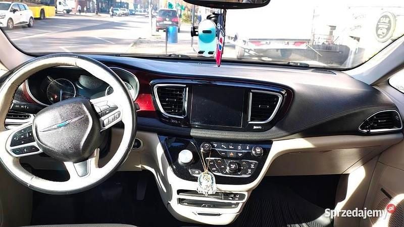 Używany Chrysler Pacifica 2018 Złoty Minivan