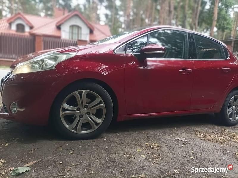 Używany Peugeot 208 Allure 2012 Czerwony Hatchback