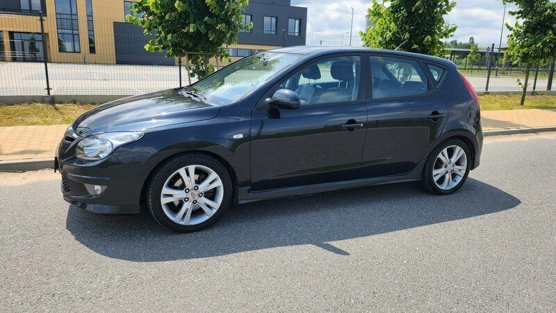 Czarny Używany 2010 Hyundai i30 Hatchback | 11 400 zł (Uczciwa cena) - Obraz 1/4