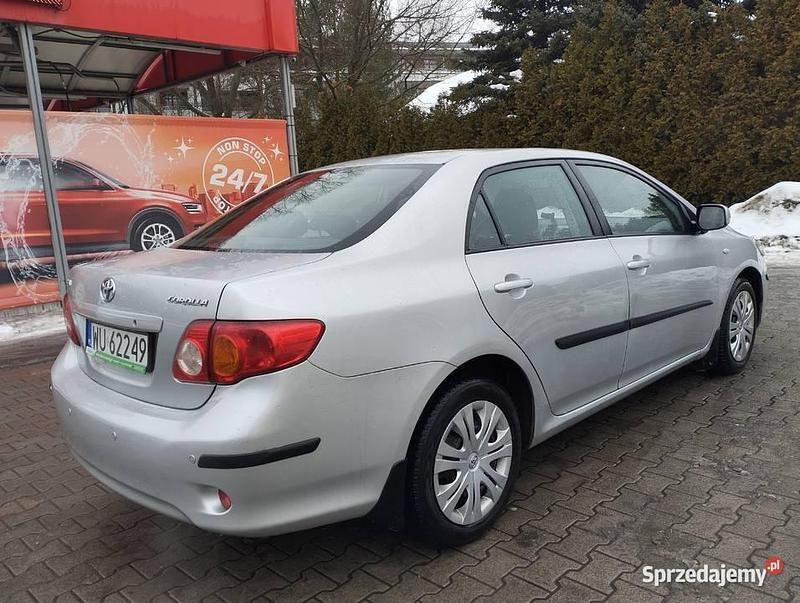 Używany Toyota Corolla 2008 Srebrny Sedan/Limuzyna