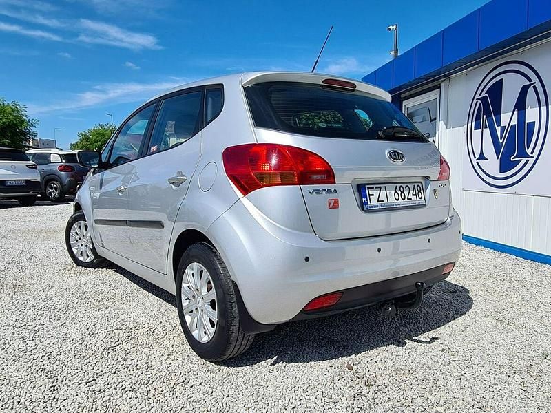 Używany Kia Venga 90 KM (66 kW) 2011 Srebrny Hatchback