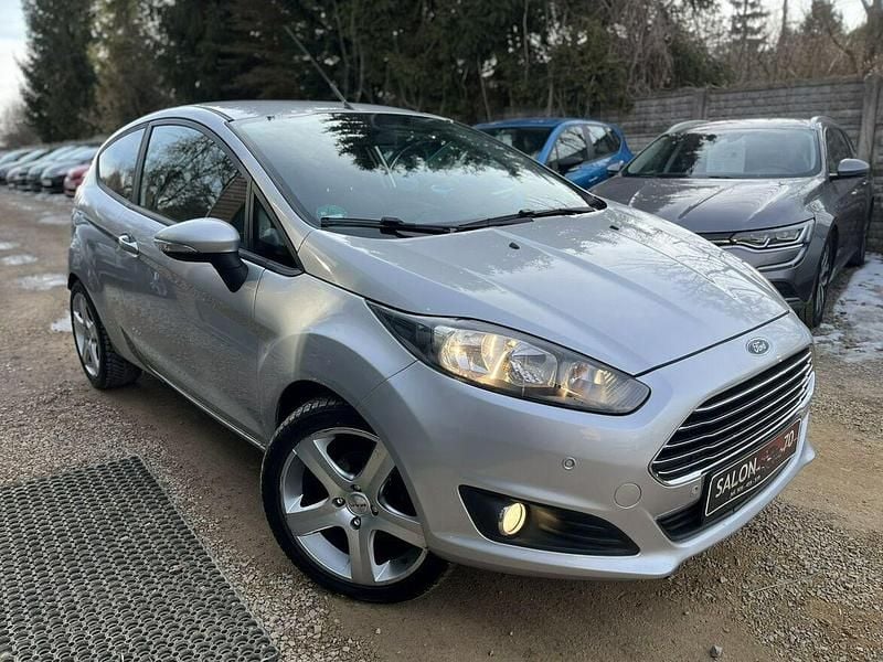 Używany Ford Fiesta 75 KM (55 kW) 2014 Srebrny Hatchback