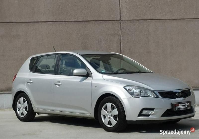 Srebrny Używany 2012 Kia Ceed 2 Hatchback | 22 900 zł (Dobra cena) - Obraz 1/4