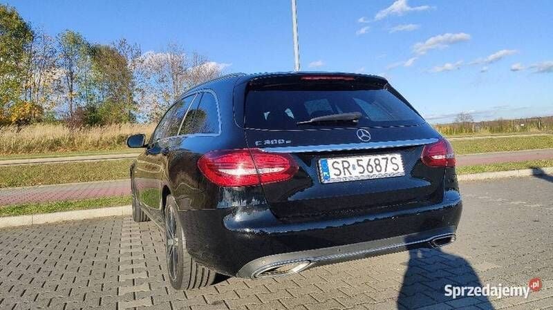Używany Mercedes C300e 320 KM (235 kW) 2020 Czarny Kombi