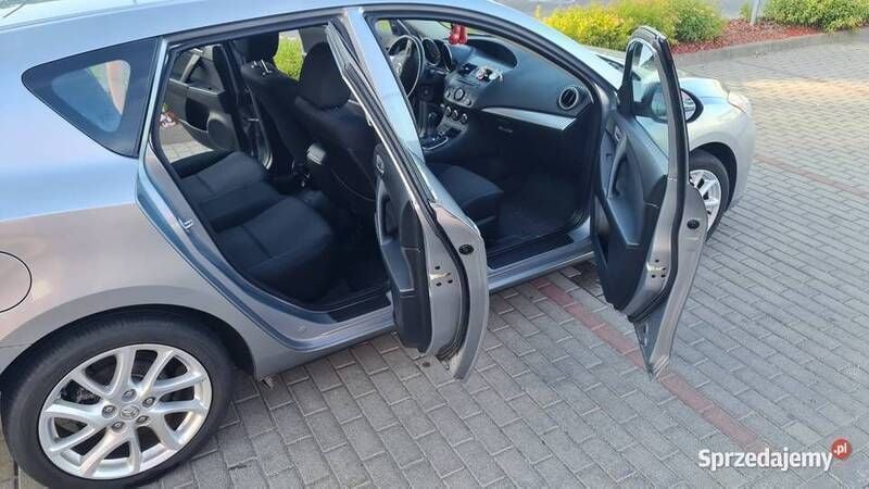 Używany Mazda 3 105 KM (77 kW) 2012 Szary Sedan/Limuzyna