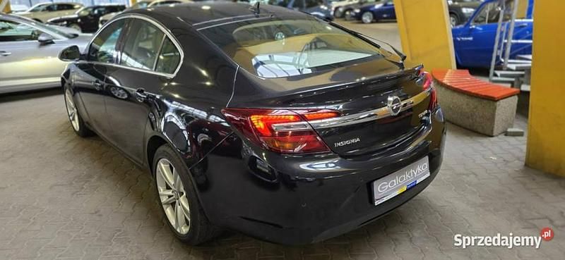 Używany Opel Insignia 170 KM (125 kW) 2013 Czarny Hatchback