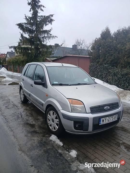 Używany Ford Fusion 2007 Srebrny Hatchback