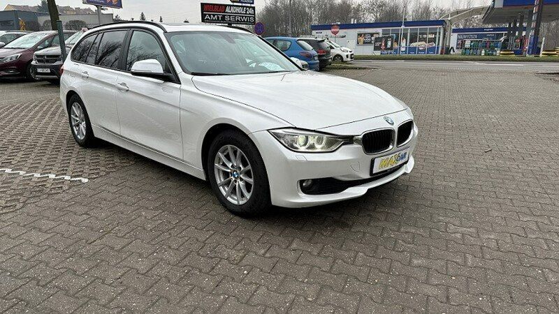 Używany BMW 320 183 KM (134 kW) 2013 Biały (metalik) Sedan/Limuzyna